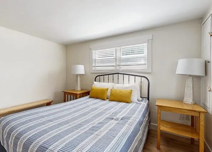 Well-Located, Dog-Friendly Home - Walk To Footbridge & Barrett Park