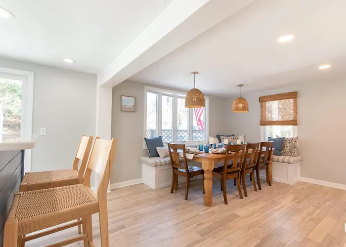 Stunning Home With Wet Bar Dog Welcome!