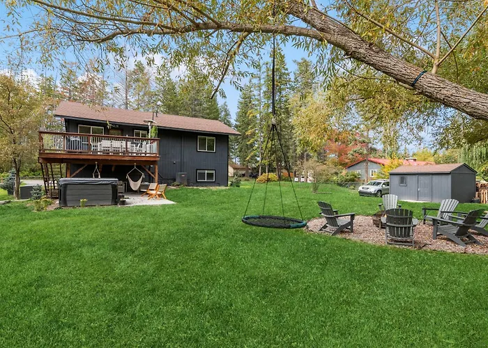 Whitefish Mountain Retreat - Sleeps 14 Near Glacier - Hot Tub & Game Room