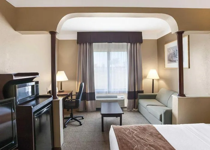 Comfort Suites Plainview