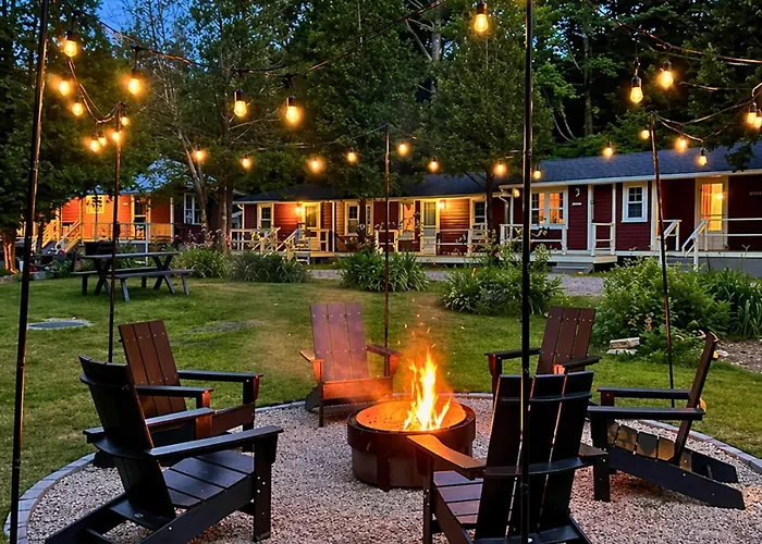 The Aurora Inn & Cottages