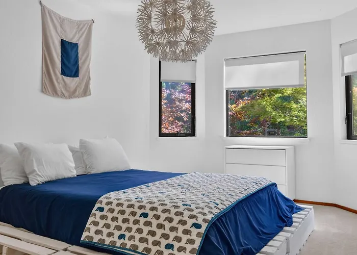 Sunny Grove Retreat