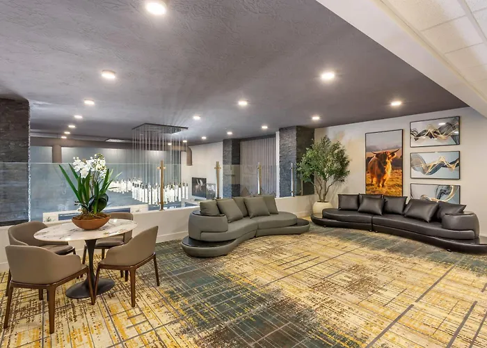 The Valor, An Ascend Collection Hotel