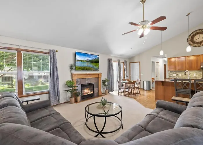 Family Home With Pool Table - Fall Weekly Savings