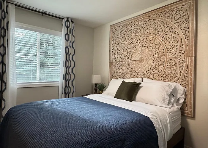 Library Inn - Boutique Rooms - Free Breakfast - Hot Tub