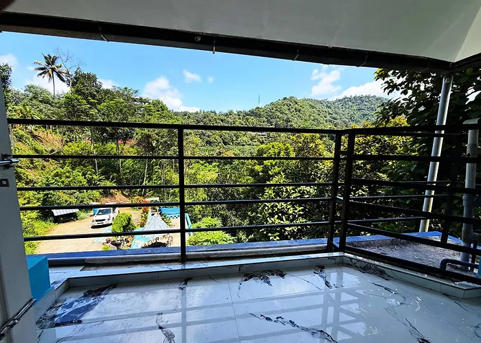 Misty Valley Private Pool Villa Munnar