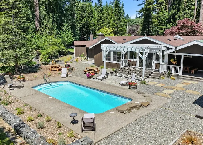 5 Bedroom 4 Ba Shangri-La Redwood Lodge Retreat With Pool - Event Friendly Space