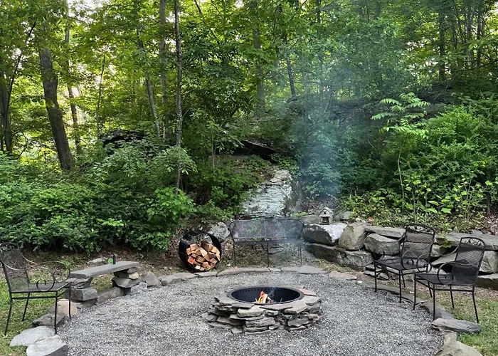 The Arts & Crafts House With Firepit, Skylights, Jetted Bathtub