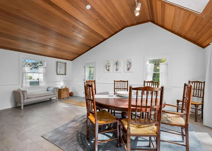 Cape Cod Dog-Friendly Escape Close To The Beach