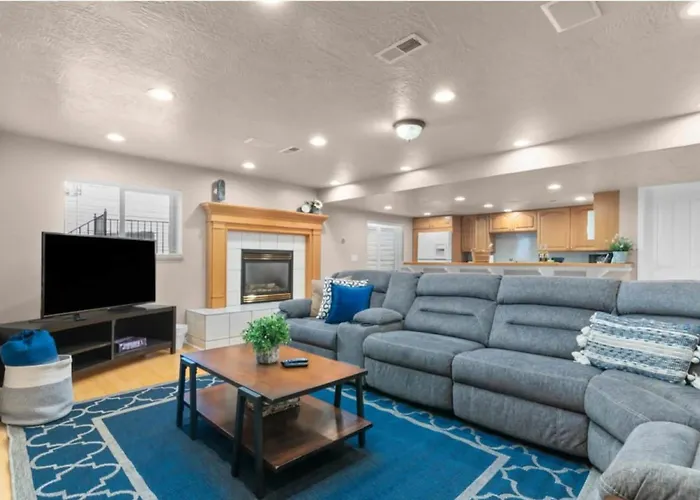 Luxe Draper Retreat W Pool, Sauna And Theater