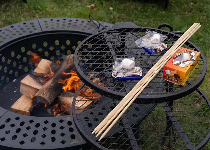 Velvet Timber Haus | Hottub, Sauna, Firepit, Games