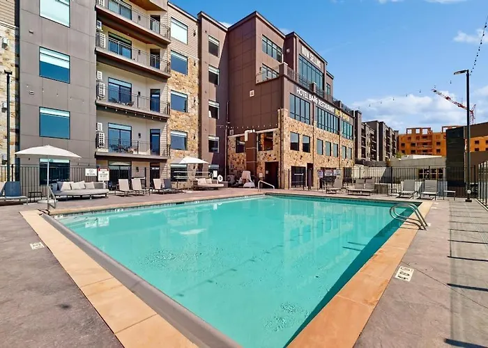 Modern Resort Condo With Pool Hot Tub Rolling Foothill Views & Shuttle