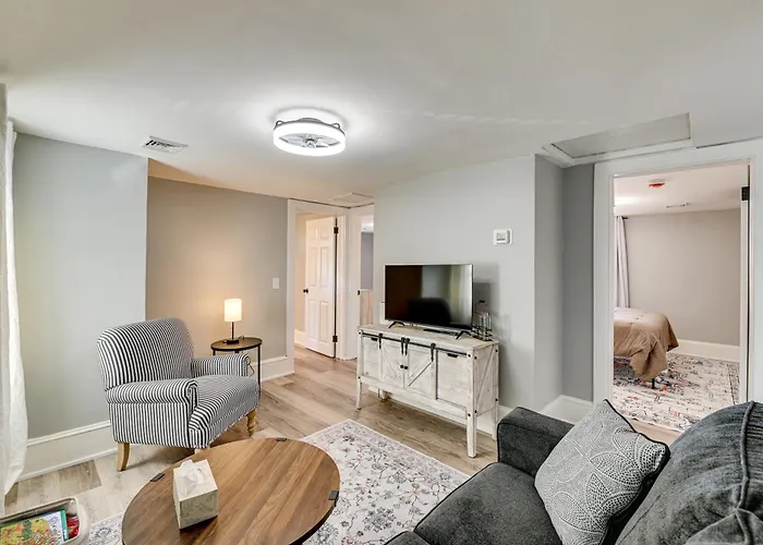 4 Mi To Waterfront: 2-Unit Combo In Kingston!