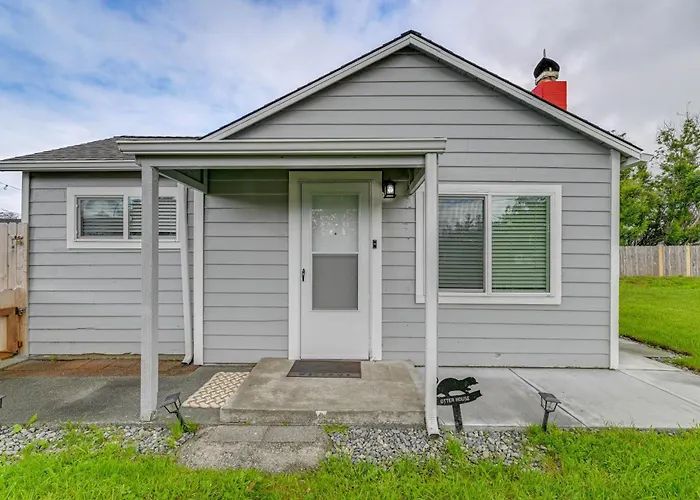 Near Ocean & Redwood National Park! Home W/ Yard