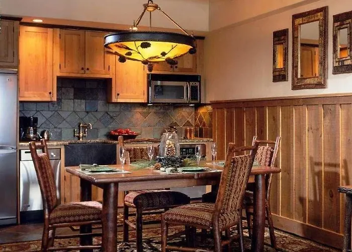 Superior Room In Whiteface Lodge - Ski Resort