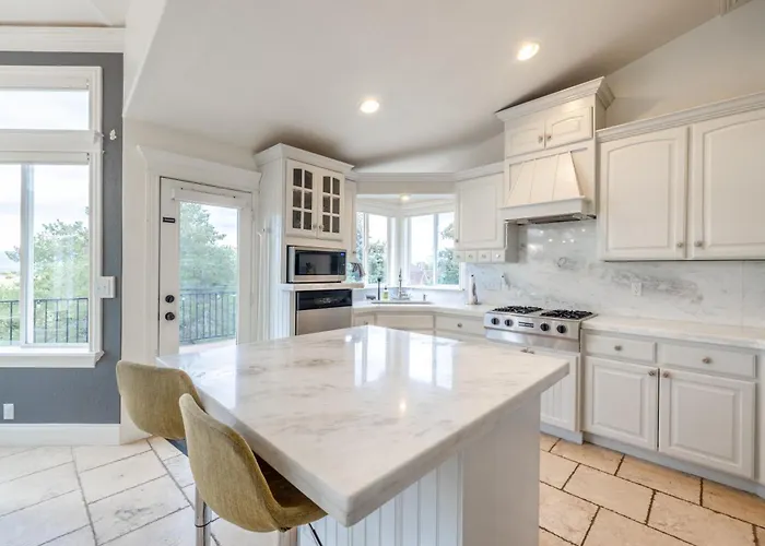 Ski, Hike & Bike: 4,000 Sq Ft Bell Canyon Retreat