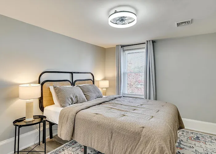 4 Mi To Waterfront: 2-Unit Combo In Kingston!