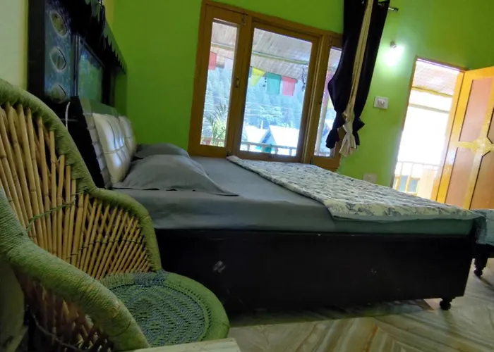 Lee Garden Himalayan Wooden Cottage Kasol