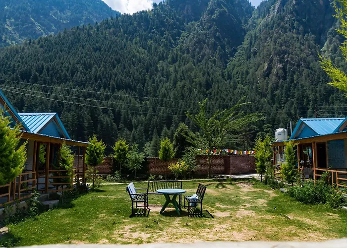 Lee Garden Himalayan Wooden Cottage Kasol