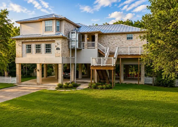 Riverfront Retreat W/ Wraparound Deck, Movie Room, Firepit