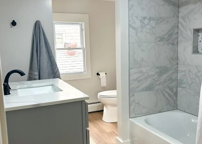 Riverfront Apartment In Downtown Clayton