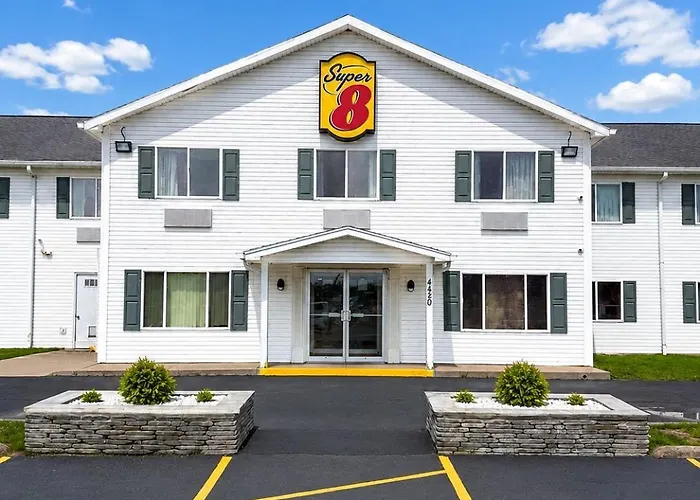 Super 8 By Wyndham Canandaigua