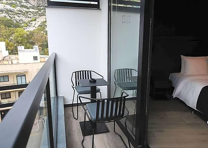 Block Hotel