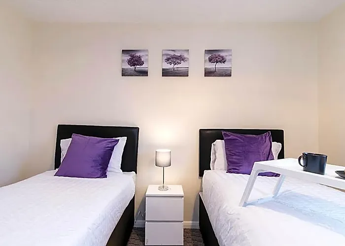 Spacious 3-Bedroom W/ Private Garden In Coventry