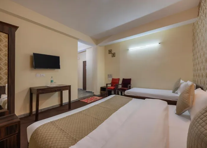 The Prakriti Heights L Lift L Comfortable And Spacious Rooms L Free Wifi, Free Parking L Enjoy Fresh Mountain Air L Managed By Exotic Stays