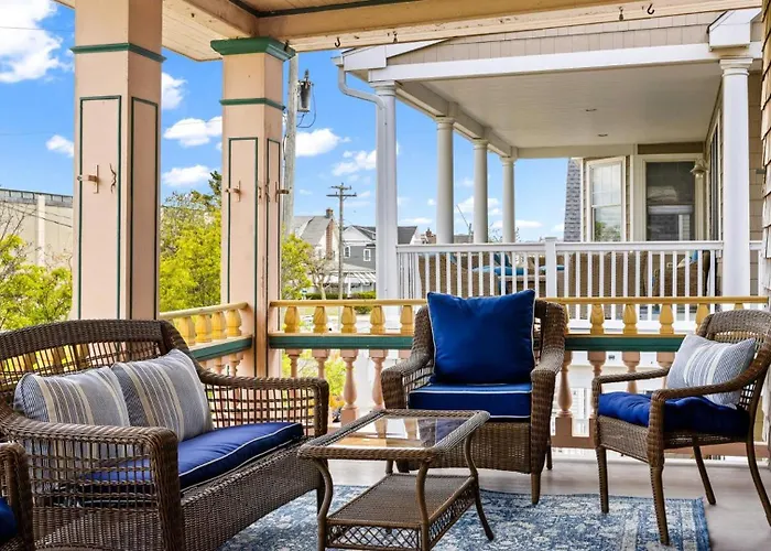 Modern Historic Charm 4Br One Block To Beach