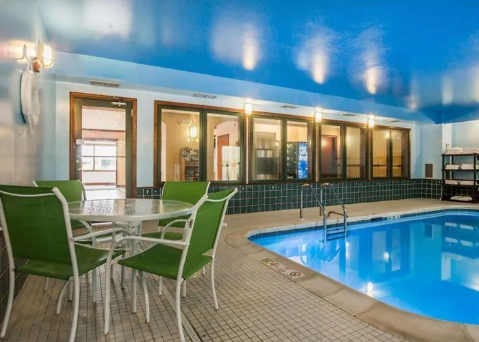 Hotel Glens Falls / Lake George