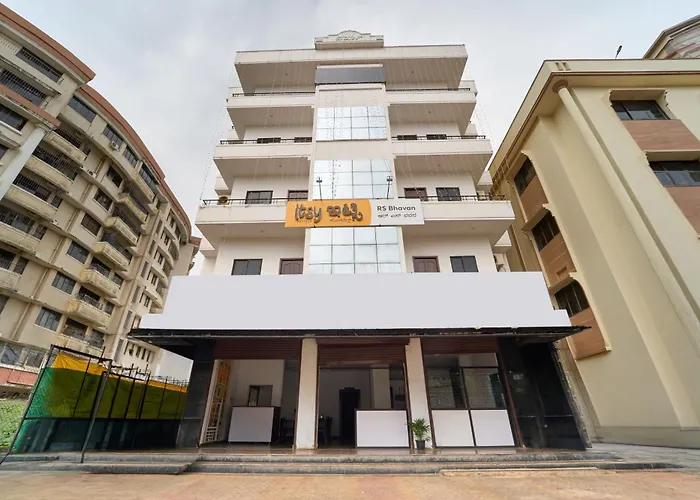 Itsy Hotels R S Bhavan, 2 Km From Mit Gate