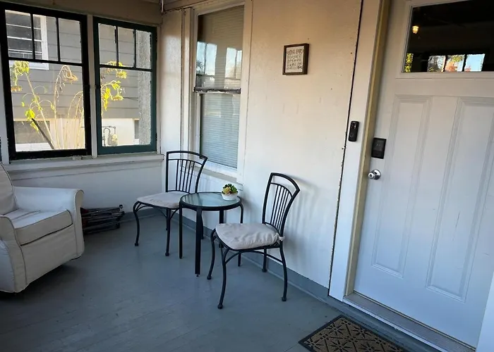 Historic 1902 Home Near Makoshika State Park 4Br