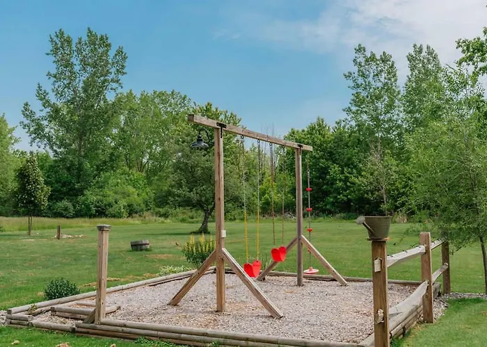 Family Friendly Getaway With Fire Pit & Swing Set