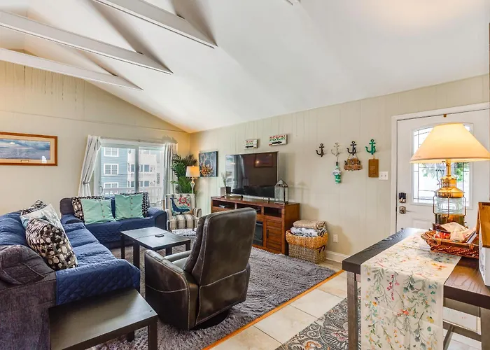 1 1/2 Blocks To Beach! Close To A/C, Casinos