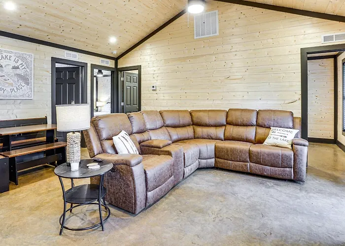 Kentucky Lake Escape: Family Cabin W/ Fire Pit