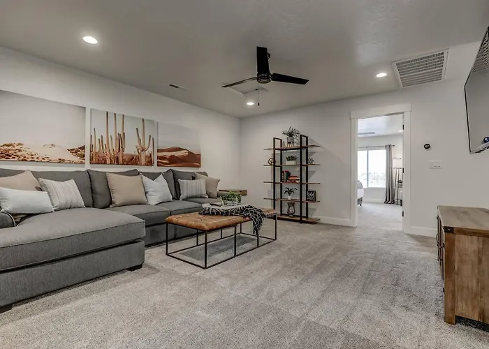 Southern Utah Retreat - Pool & Hottub - Close To Parks
