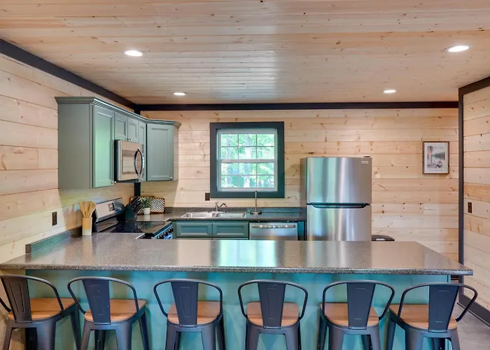 Steps To Lake! Pet-Friendly Murray Retreat W/ Deck