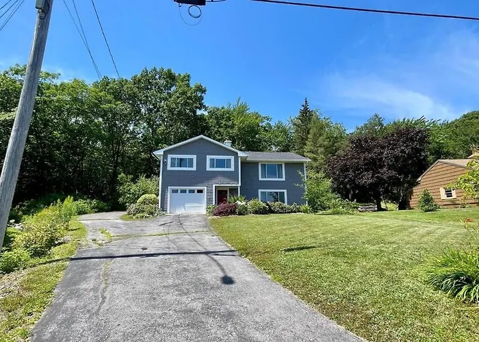 Penobscot View, 4 Bedroom Home In Rockland Maine