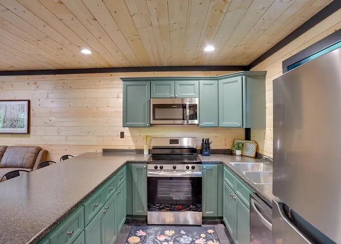 Walk To Kentucky Lake! Pet-Friendly Murray Duplex
