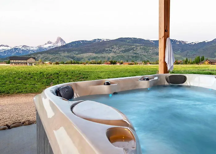 Upper-Level Living Stars Hottub Mtn Views Pets