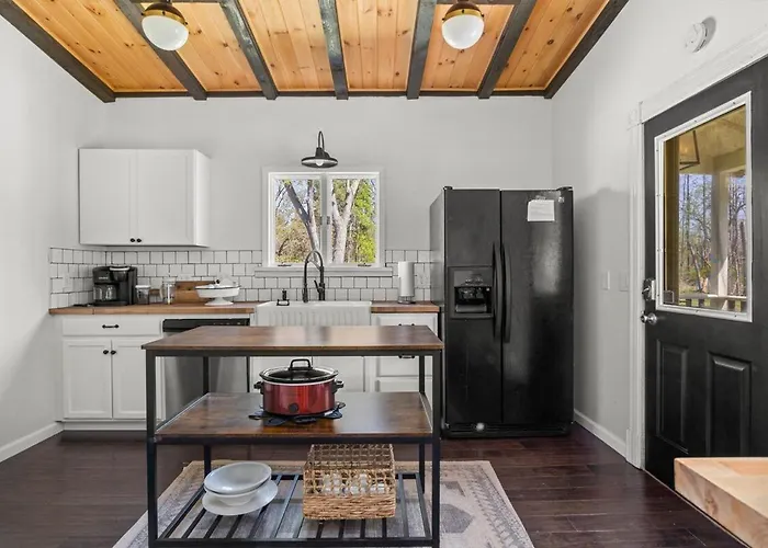 Hudson Valley Escape With Heated Pool, Fire Pit