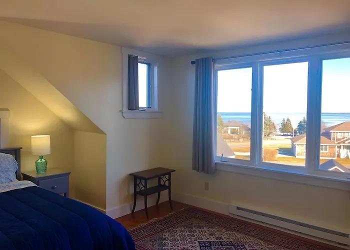 3 Bedroom 2 1/2 Bath Apartment With Views Of Rocklan
