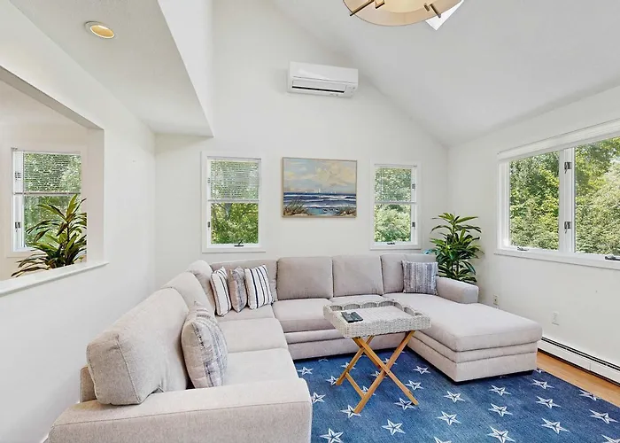 Bright Falmouth Home With Open Layout Ac & Deck