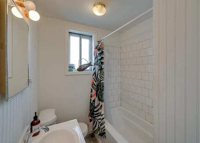 Ventnor City Getaway W/ Yard: 2 Blocks To Beach!