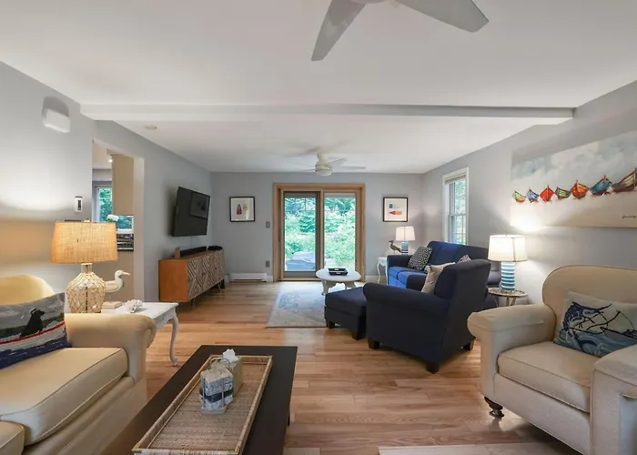 Bright & Spacious Home Near To Beaches & Dock Sq