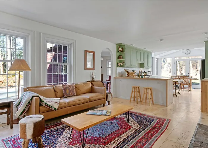 Cardinal Crossing - Stylish & Spacious Hudson Valley Getaway With Heated Saltwater Pool
