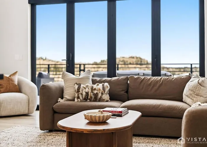 Luxury Ski In And Ski Out Condo With Private Hot Tub And Sauna