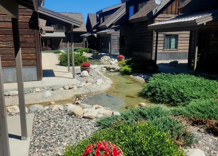 Cooper Cabin | Montana Charm In The Heart Of Town