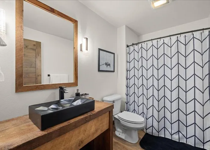 Hauser House Unit 1 Dog Friendly